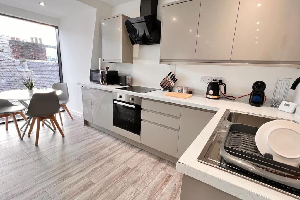 Top Floor Gem In Liverpool City Centre Διαμέρισμα Εξωτερικό φωτογραφία